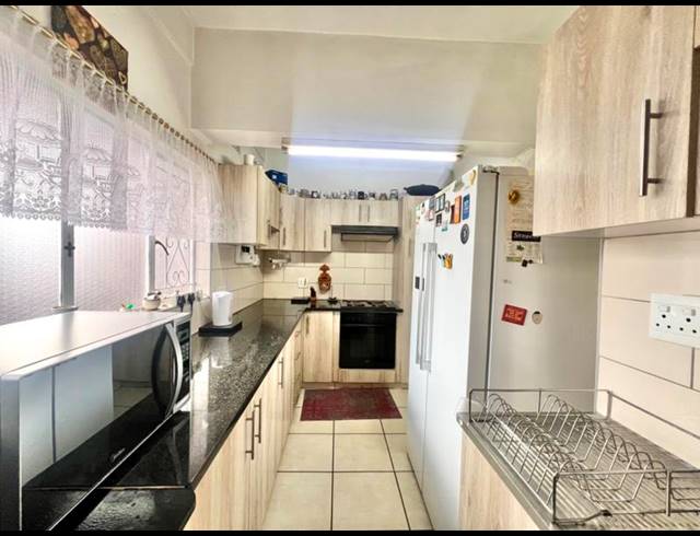 2 BEDROOM APARTMENT FOR SALE IN PELHAM